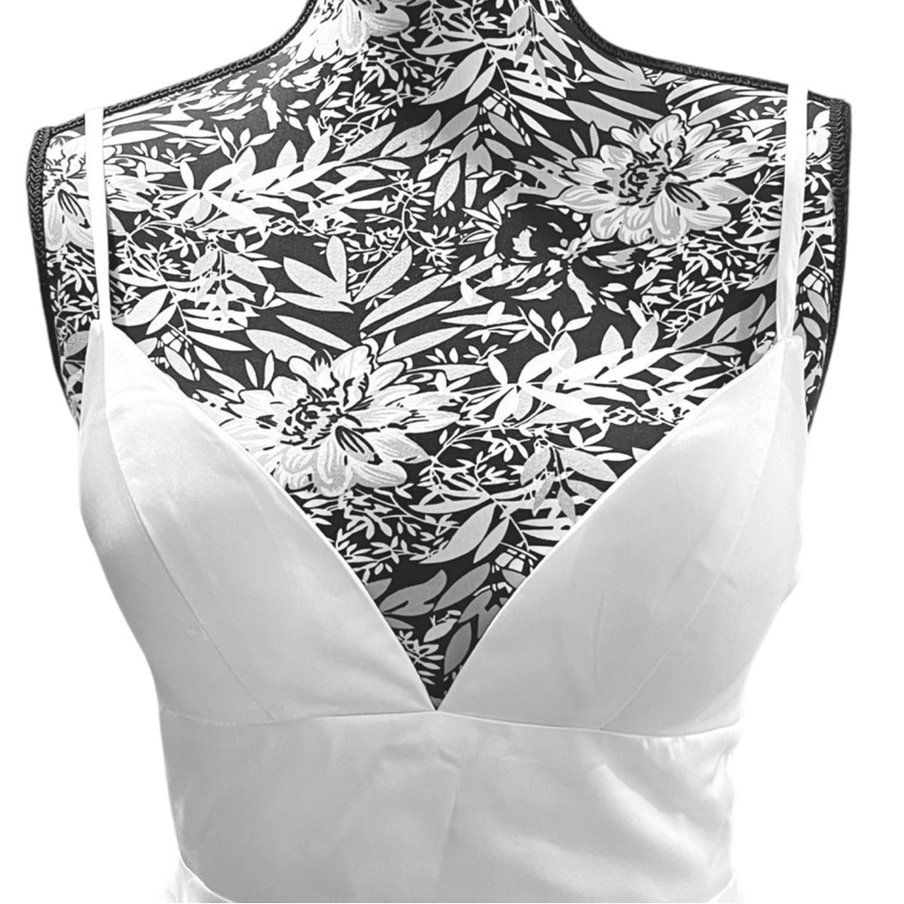White satin wedding dress pockets in skirt Women’s Size 6 New in original bag - Picture 2 of 12